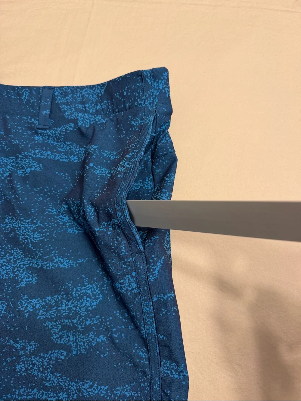 Under Armour Golf Shorts Size 44 Blue Camo Print